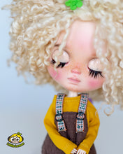 Load image into Gallery viewer, Custom Blythe doll "Nube"
